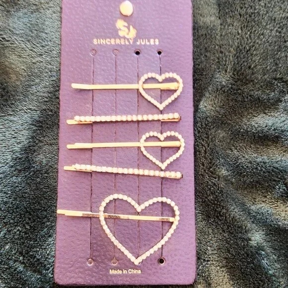 Valentine's Gold Heart Hair Pins - Picture 1 of 3